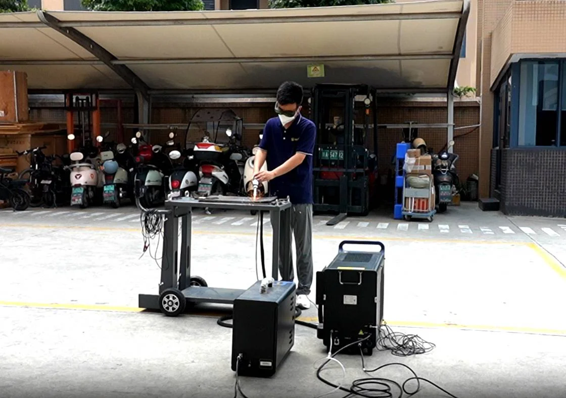 STRION LASER Refrigerant Handheld Laser Welder Stable at 60°C | Sichuan Strongest Laser Technology Co., Ltd refrigerant-cooled handheld laser welder