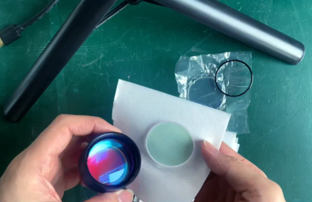 How to Replace the Protective Lens of a Laser Cleaning Machine | STR-iFOA Series Maintenance Guide | remove old lens2 1763459901