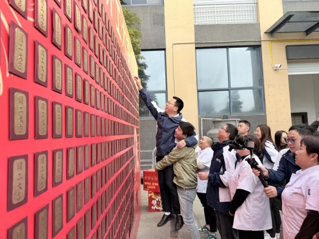 STRION LASER Resumes Work After Lunar New Year | Laser Technology Innovation 2026 | the traditional lucky red envelope draw 3 1772096306