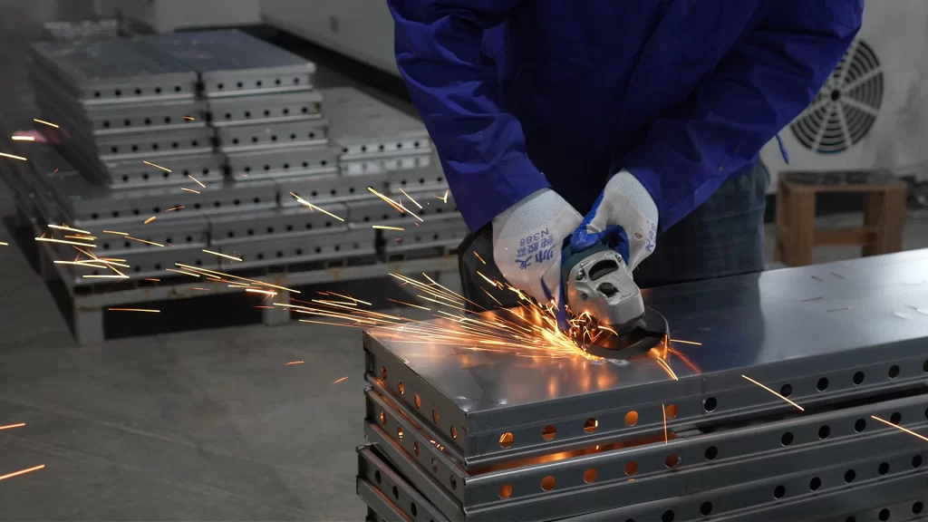 Handheld Laser Welding Machine for Sheet Metal Cabinets: A Real Factory Case | Sichuan Strongest Laser Technology Co., Ltd Traditional welding machines require additional grinding and polishing